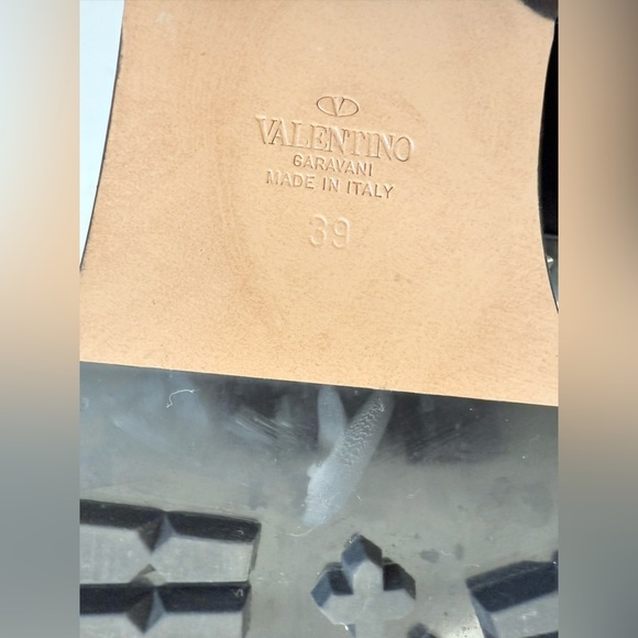 Valentino Garavani Black Leather Rockstud Almond toe Chelsea Ankle Boots EU 39 - Picture 14 of 14